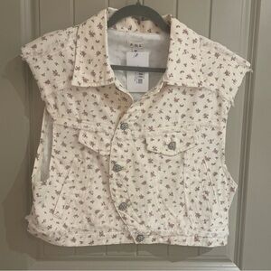 POL Ivory Floral Button-Up Vest
